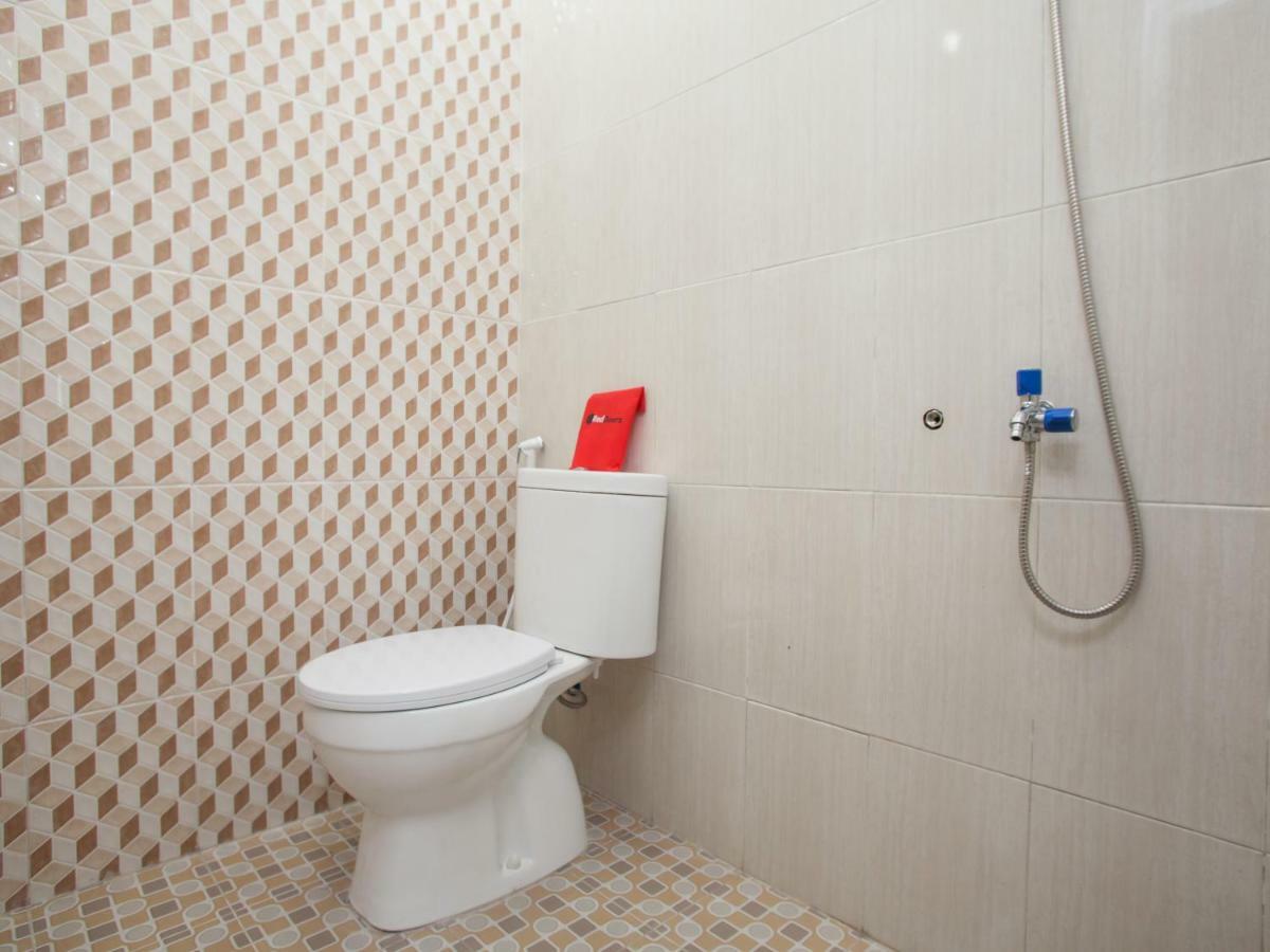 Wisma tamu Reddoorz Near Airport 3*