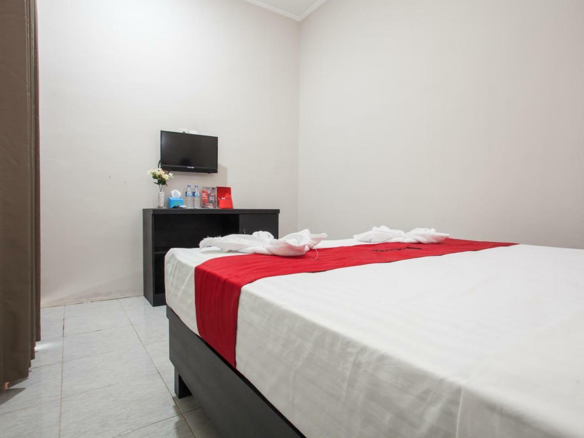 Wisma tamu Reddoorz Near Airport